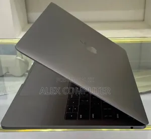 New Laptop Apple MacBook Pro 2017 16GB Intel Core I5 SSD 512GB