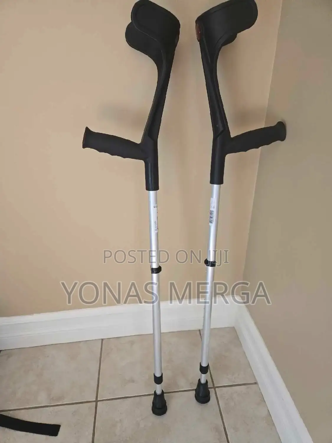 Elbow Crutches團፵crutches⩩曰height Is Easily Adjusted in 1" Increments.