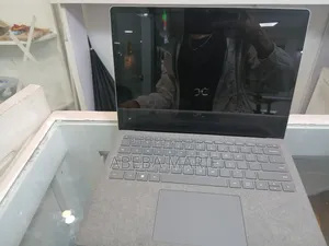 New Laptop Microsoft Surface 16GB Intel Core i5 SSD 256GB
