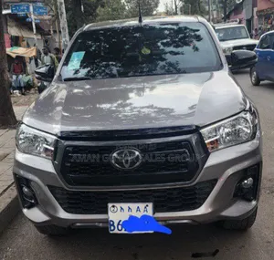 Toyota Hilux 2020 Gray