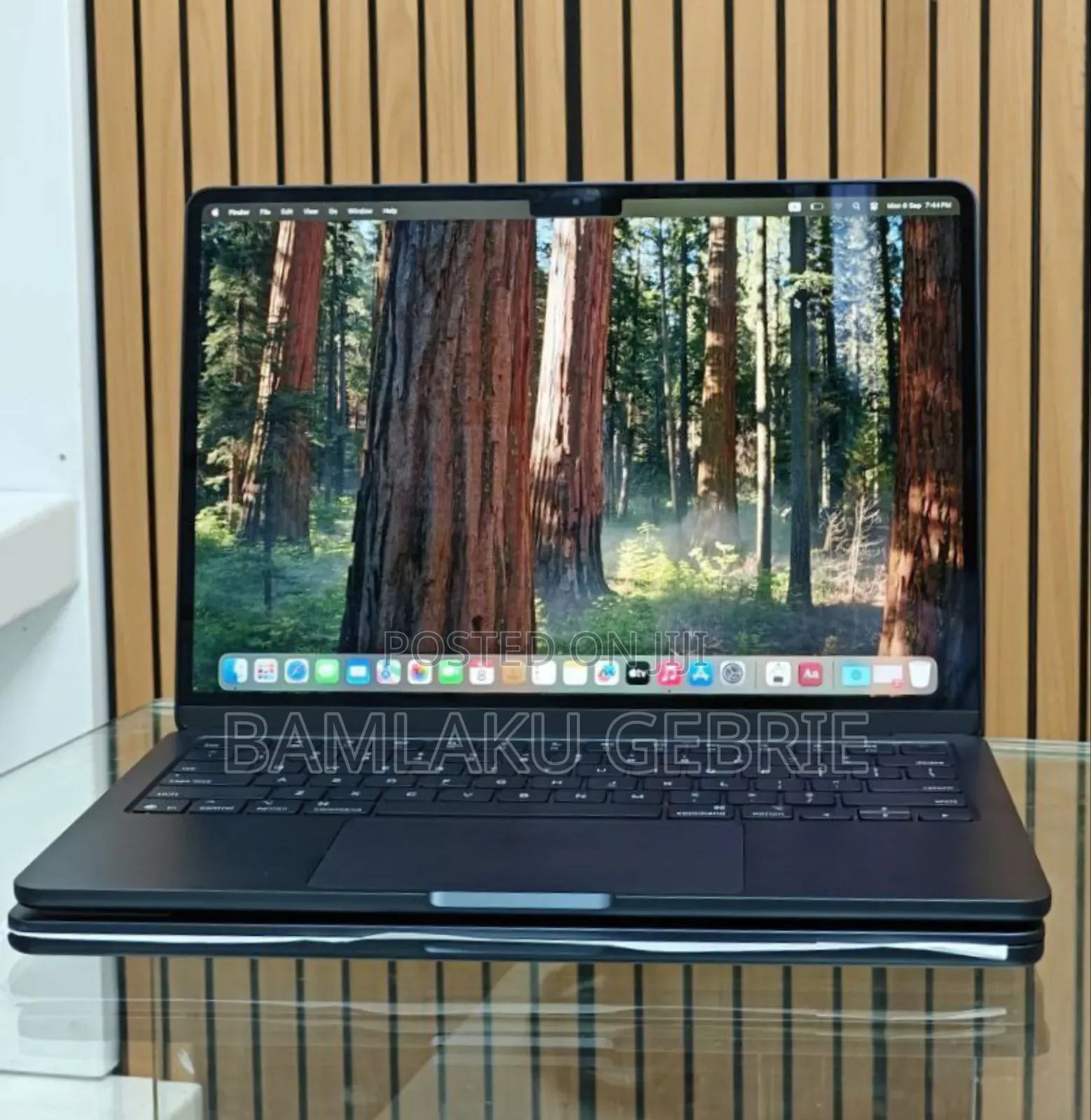 New Laptop Apple MacBook Air 2024 M3 13-Inch 16GB Apple M3 SSD 256GB