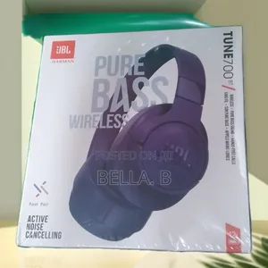 JBL 700bt Headset: Your Everyday Essential.