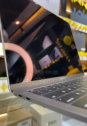 New Laptop Apple MacBook Pro 2017 8GB Intel Core I5 SSD 128GB