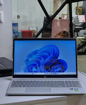 New Laptop HP Pavilion 15 8GB Intel Core I5 SSHD (Hybrid) 1.5T