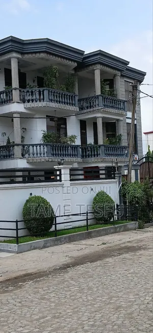 Furnished 8bdrm House in ሀያት ዞን, Bole for sale