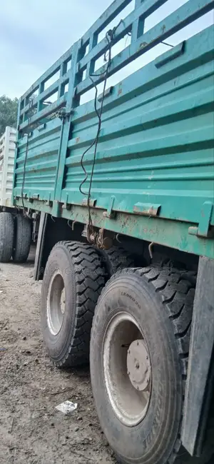 2012 Iveco ኦባማ ከነተሳቢው 4.8 ሾልቶ ብቻ