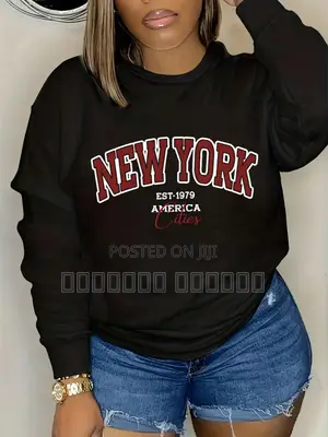 Classic Unisex Sweatshirt – Warm Stylish