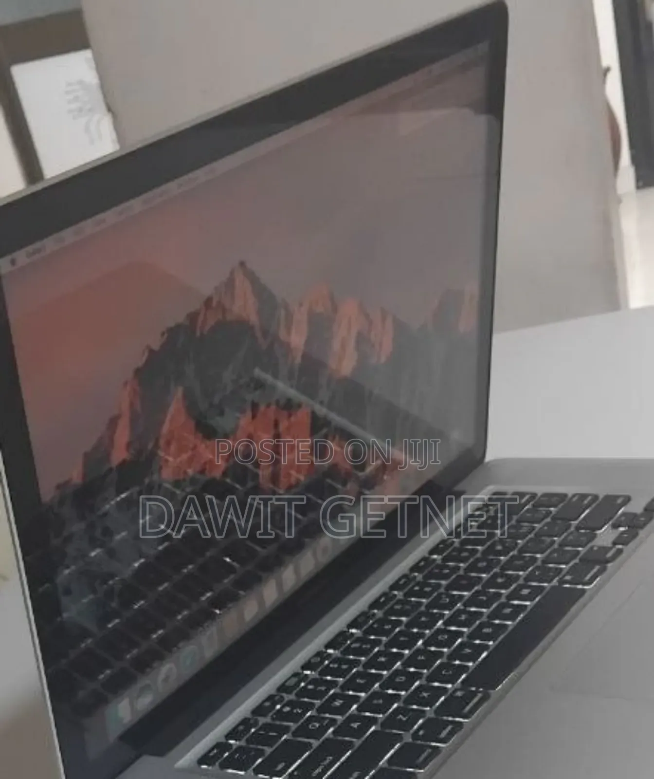 New Laptop Apple MacBook Pro 2017 4GB Intel Core i7 SSD 512GB