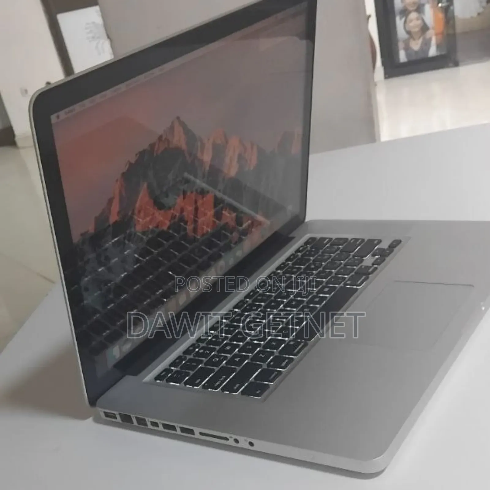 New Laptop Apple MacBook Pro 2017 4GB Intel Core i7 SSD 512GB