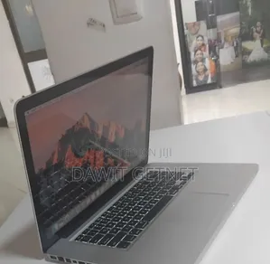 New Laptop Apple MacBook Pro 2017 4GB Intel Core i7 SSD 512GB