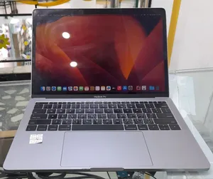 New Laptop Apple MacBook Pro 2017 8GB Intel Core I5 SSD 256GB