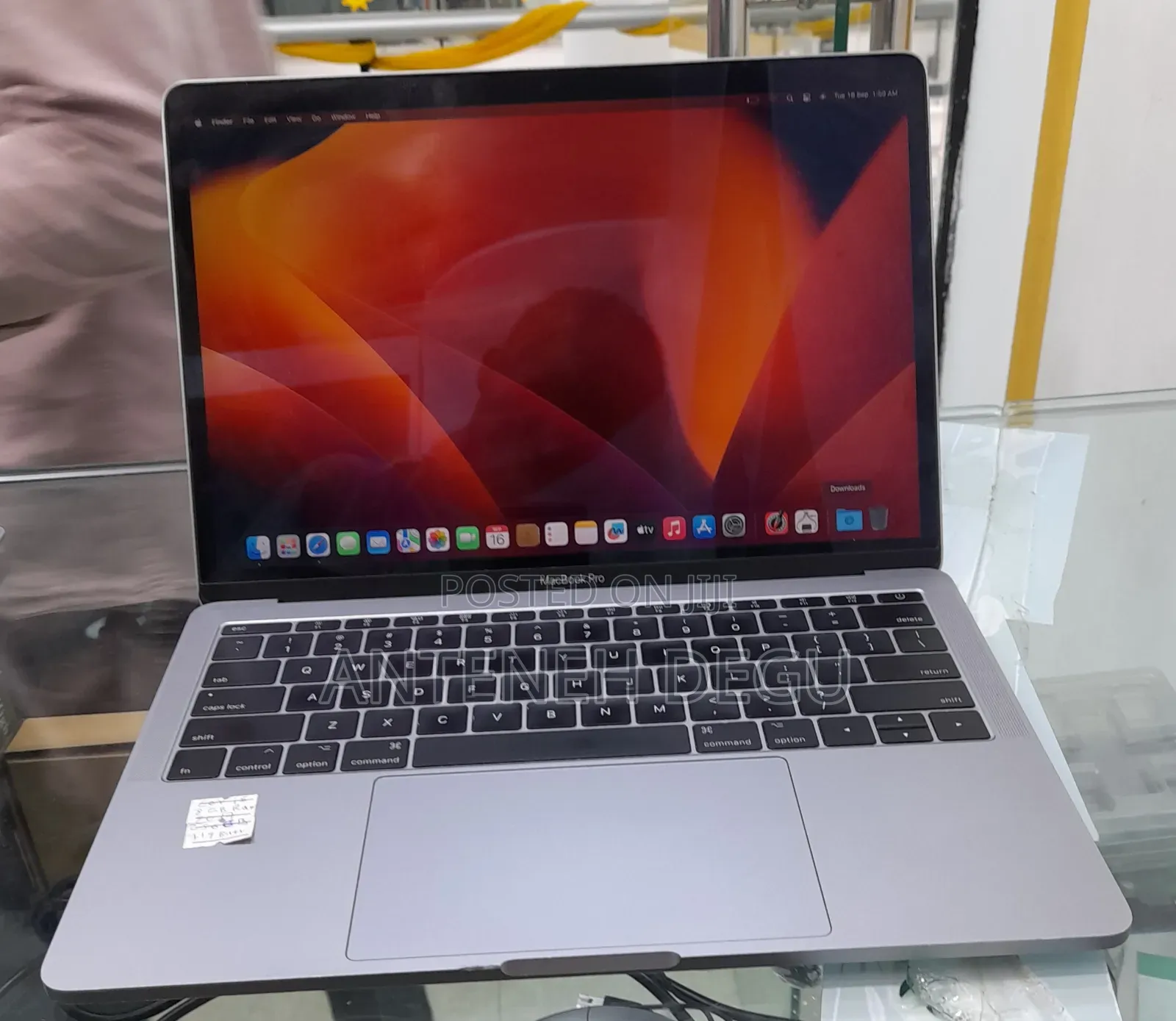 New Laptop Apple MacBook Pro 2017 8GB Intel Core I5 SSD 256GB