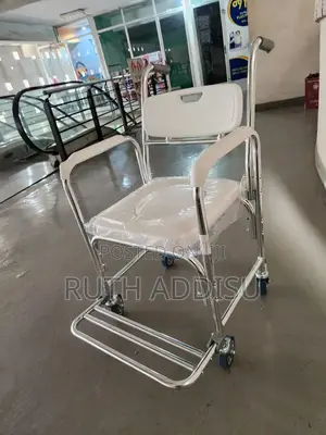 Wheelchair With Toilet Seat And Four Mini Wheels序幕wheelchair Medical