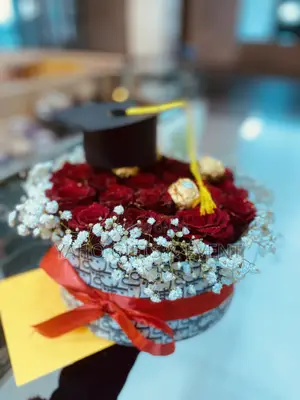 Graduation Table Flower and Chocolate