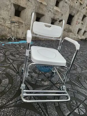 Commode Wheelchair仔在with Popo Toilet Wheelchair俠客commode Wheelchair