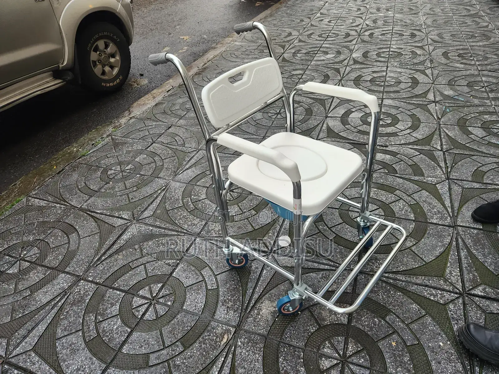 Commode Wheelchair𡯁我brand New Foldable Commode Wheelchair Brand New