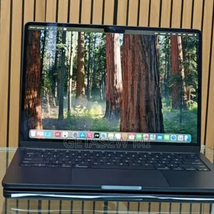 New Laptop Apple MacBook Air 2024 M3 13-Inch 16GB Apple M3 SSD 256GB