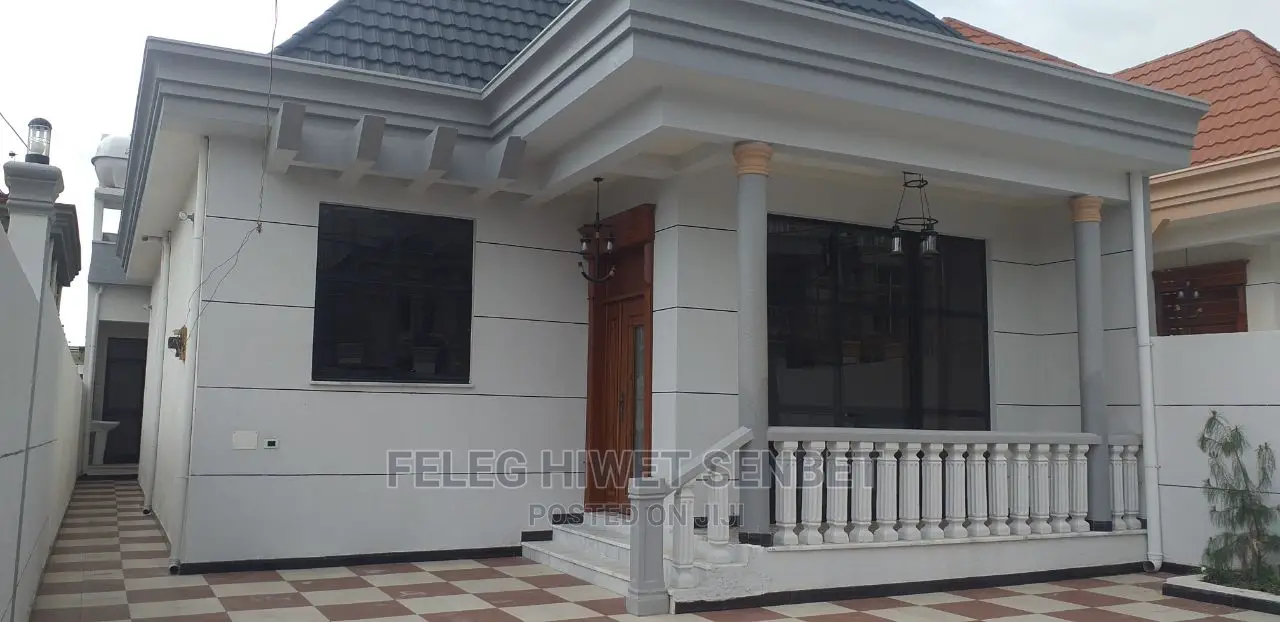 5bdrm Villa in አአ, Bole for Sale