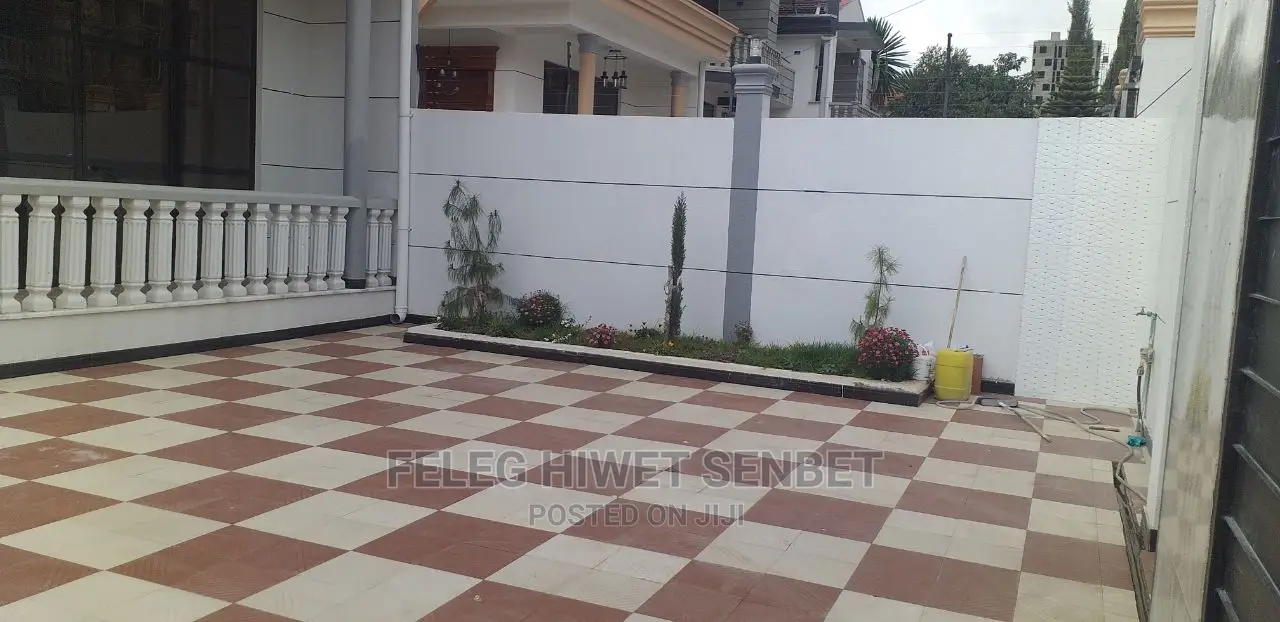 5bdrm Villa in አአ, Bole for Sale