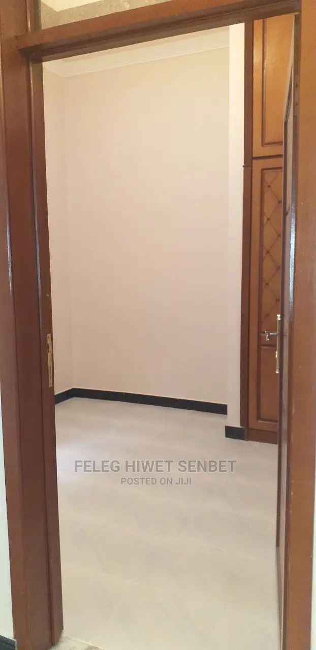 5bdrm Villa in አአ, Bole for Sale
