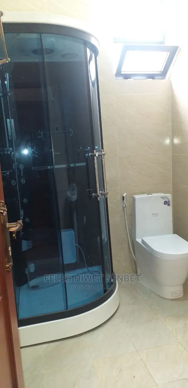 5bdrm Villa in አአ, Bole for Sale