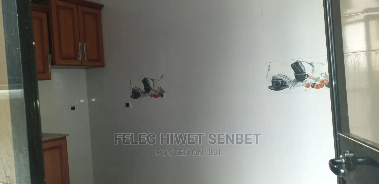 5bdrm Villa in አአ, Bole for Sale