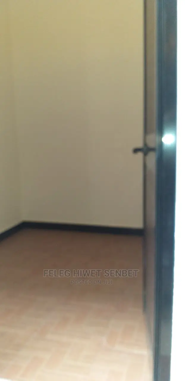 5bdrm Villa in አአ, Bole for Sale