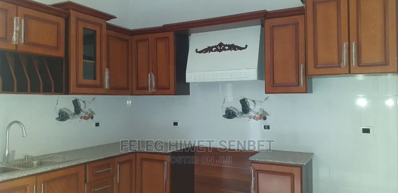 5bdrm Villa in አአ, Bole for Sale