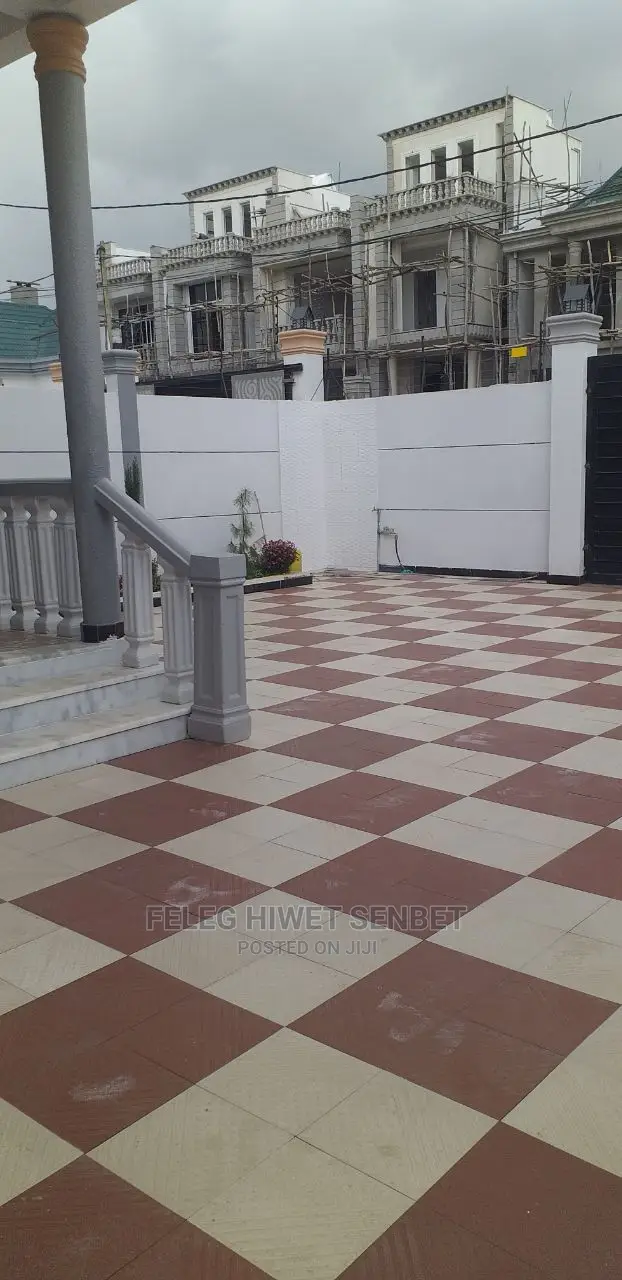 5bdrm Villa in አአ, Bole for Sale