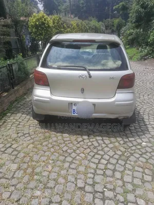 Toyota Vitz 2002 Gold