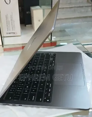 New Laptop Apple MacBook Air 2022 M2 8GB Apple M2 SSD 256GB