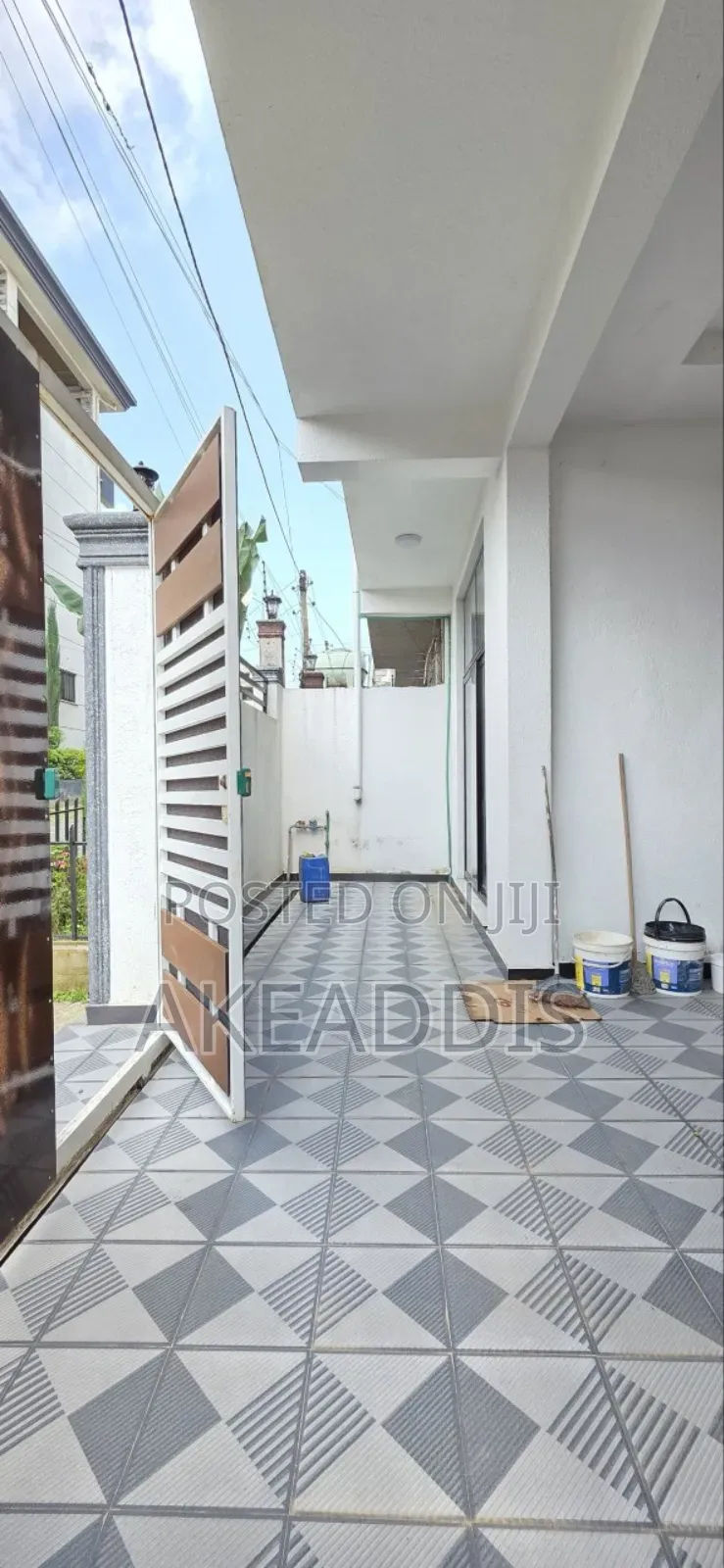 Furnished 8bdrm Townhouse/Terrace in አያት, Bole for sale