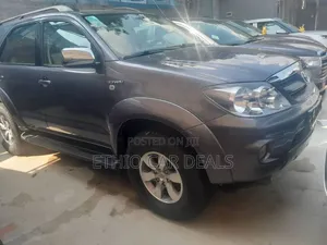 Toyota Fortuner 2004 Black