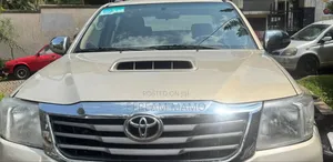 Toyota Hilux 2014 Gold