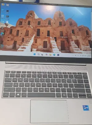 New Laptop HP ZBook Firefly G8 16GB Intel Core I7 SSD 512GB