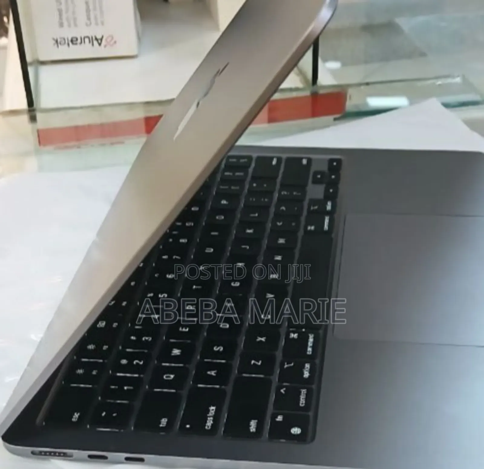 New Laptop Apple MacBook Air 2023 M2 16GB Apple M3 SSD 256GB