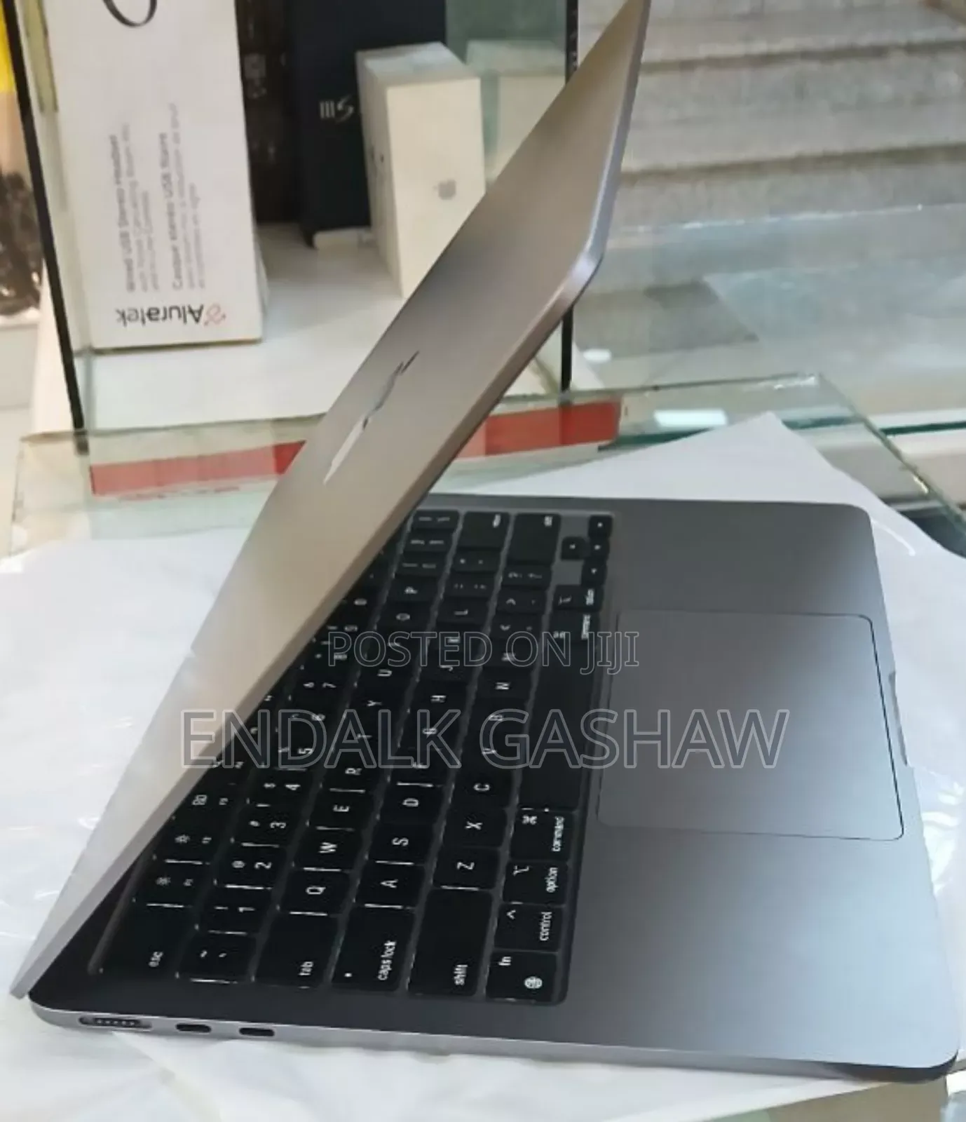 New Laptop Apple MacBook Air 2022 M2 8GB Intel Core M2 SSD 256GB