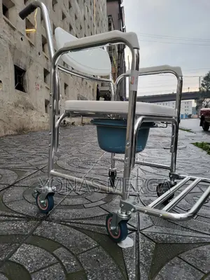 Commode Bucket品፬a Seat With an Opening for Toileting፼回transport Beside