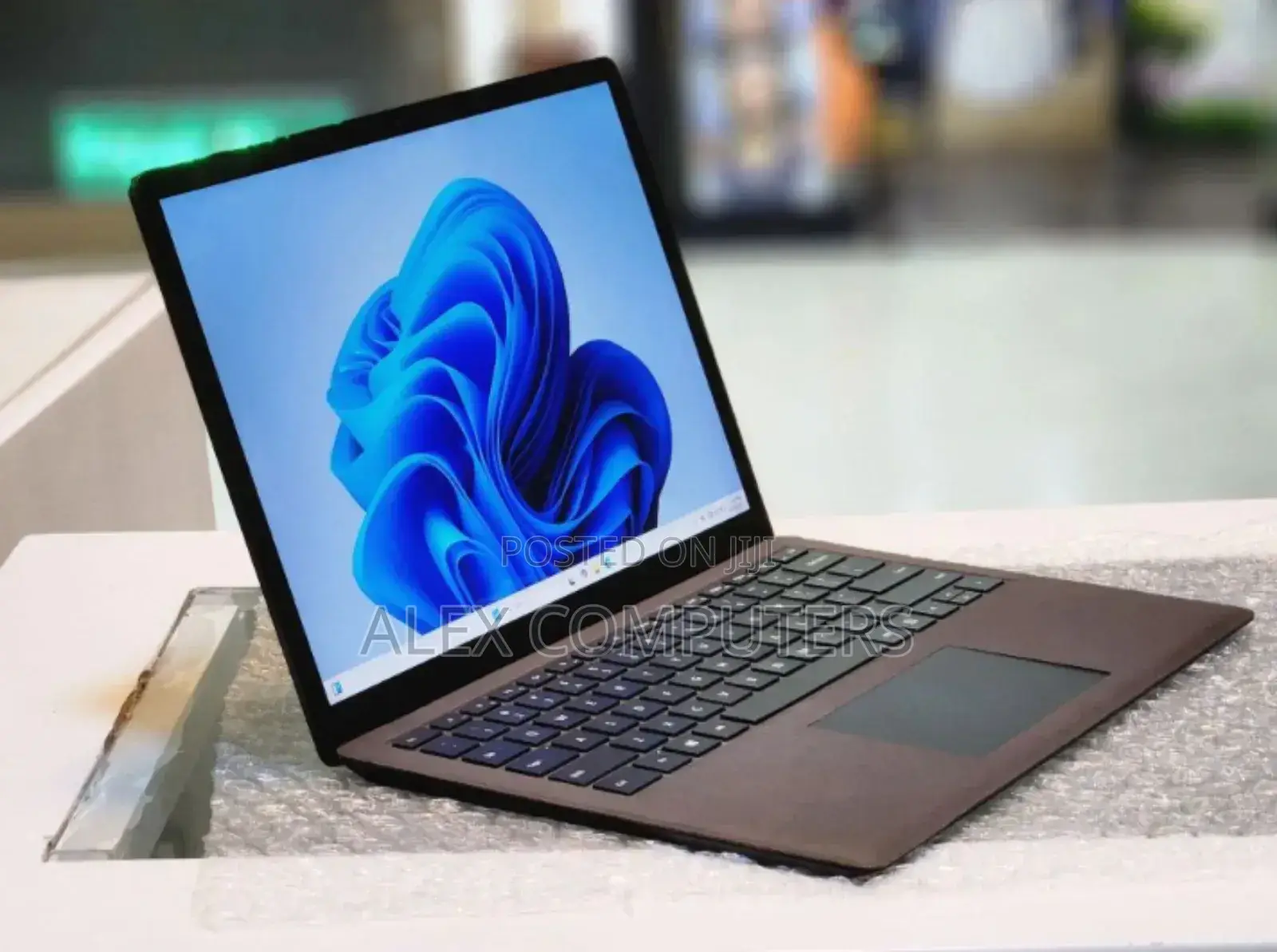New Laptop Microsoft Surface 16GB Intel Core i7 SSD 512GB