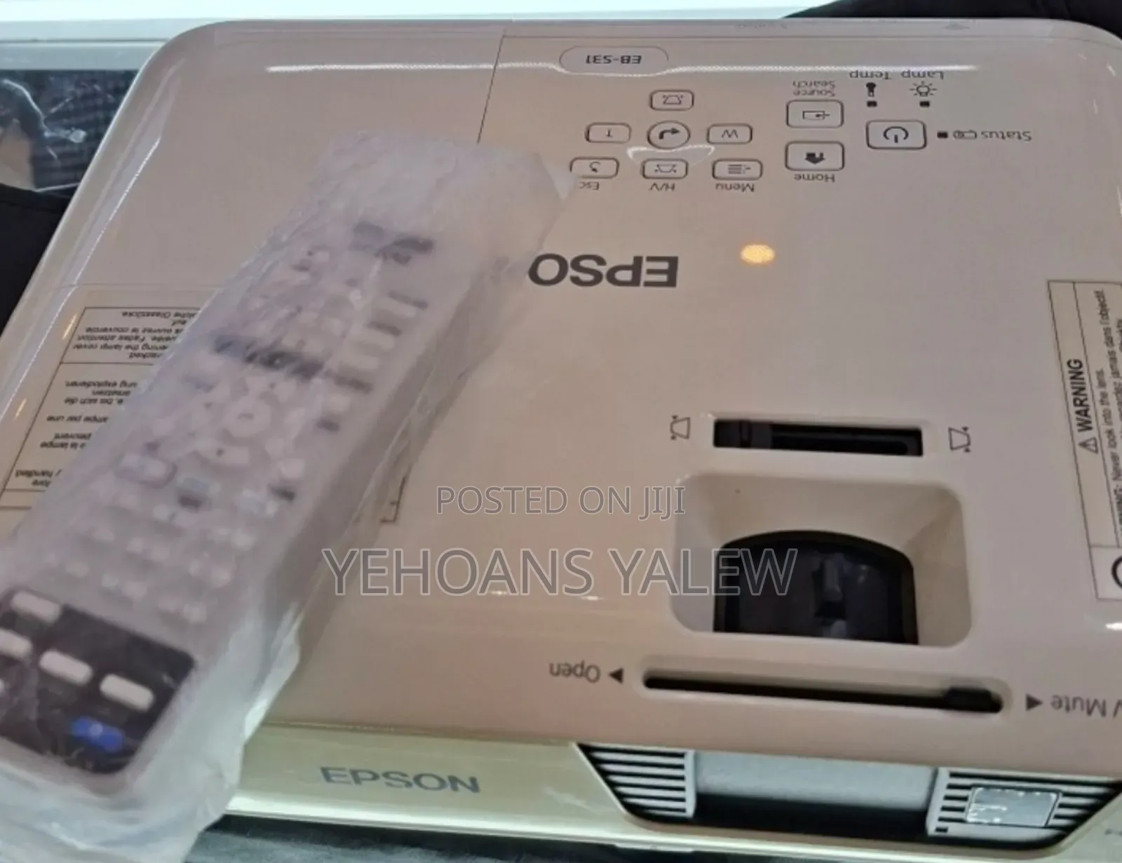 Epson Projector Model Name: Eb-S31 Has : Bag Remote Hardware I
