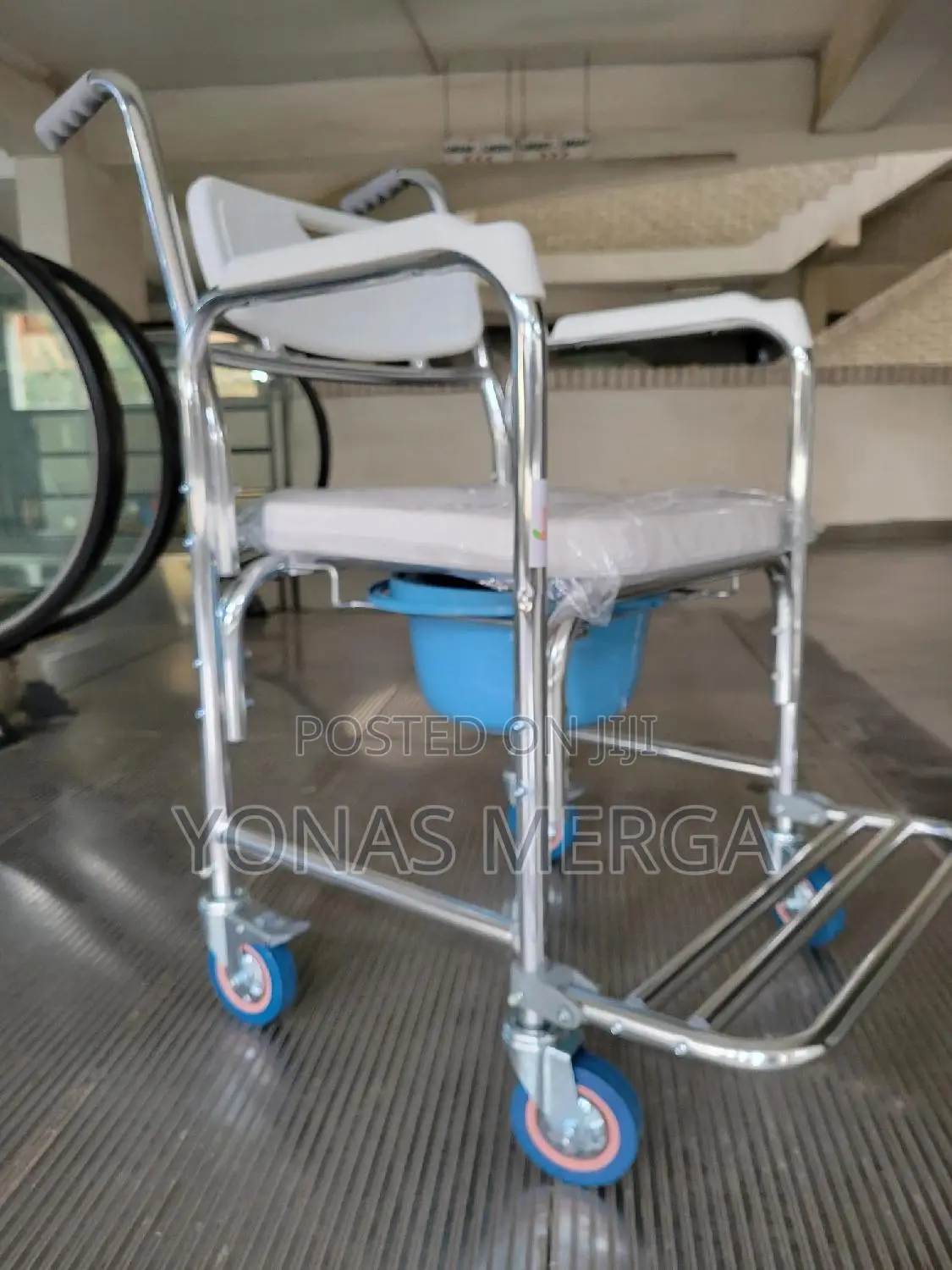 Commode Chair斡፷toilet Chair for Adults~嚴safe Durable:Bath Chair