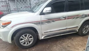 Toyota Land Cruiser 2012 White