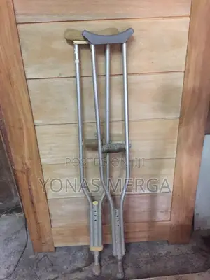 Crutches回品crutches Are Measured and Adjusted to Suit Every Patient