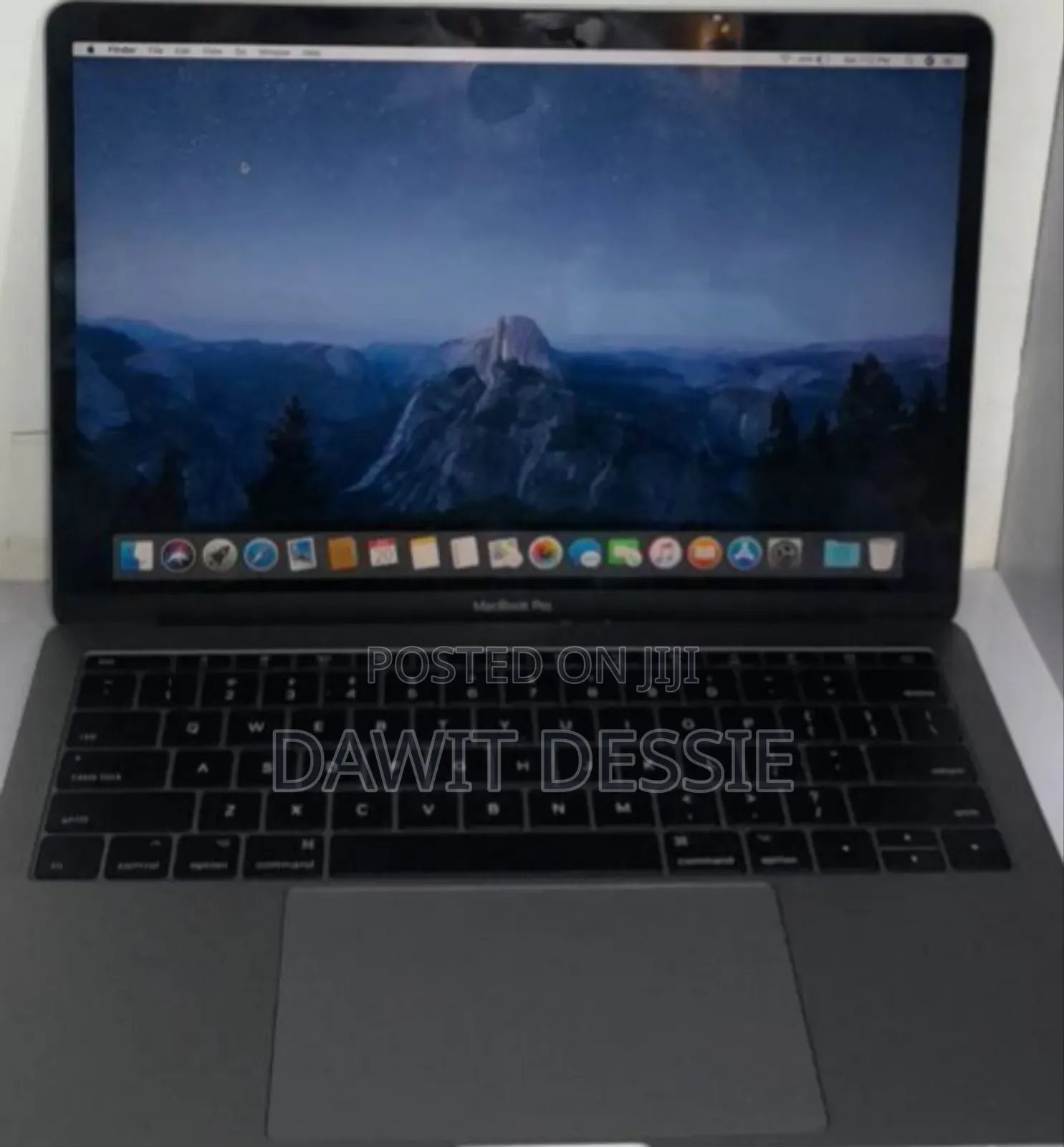 New Laptop Apple MacBook Pro 2017 8GB Intel Core I5 SSD 1T