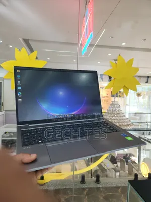 New Laptop HP ZBook Firefly G8 16GB Intel Core I7 SSD 1T