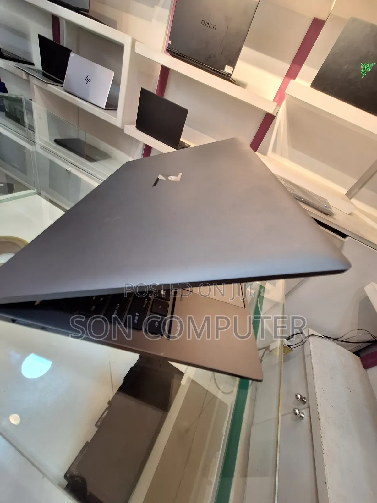 New Laptop HP ZBook Firefly G8 16GB Intel Core i7 SSD 512GB