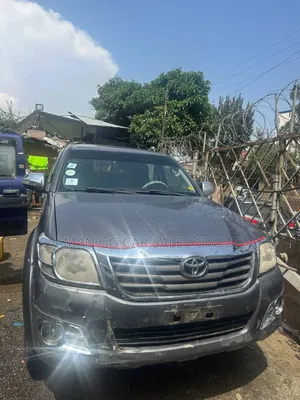 Toyota Hilux 2014 Gray