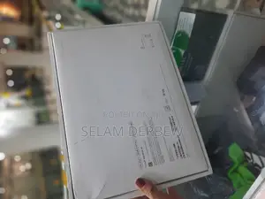 New Laptop Apple MacBook 16GB Apple M4 SSD 256GB