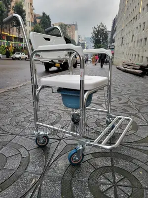 Bedside Commode Chair男፰wheels Has 3-in-1 Multi-Function9三pot Chair