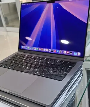 New Laptop Apple MacBook Pro M1 16GB AMD A8 SSD 1T
